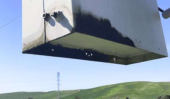 Kupas na metal na nagpapakita ng senyales ng pagtagas