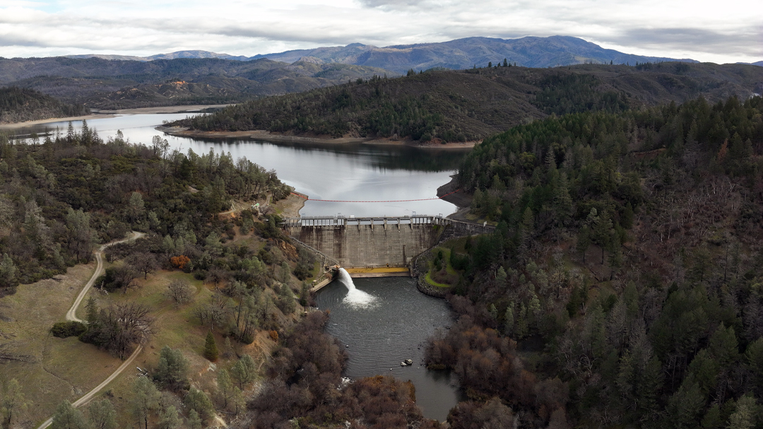 A picture of a dam