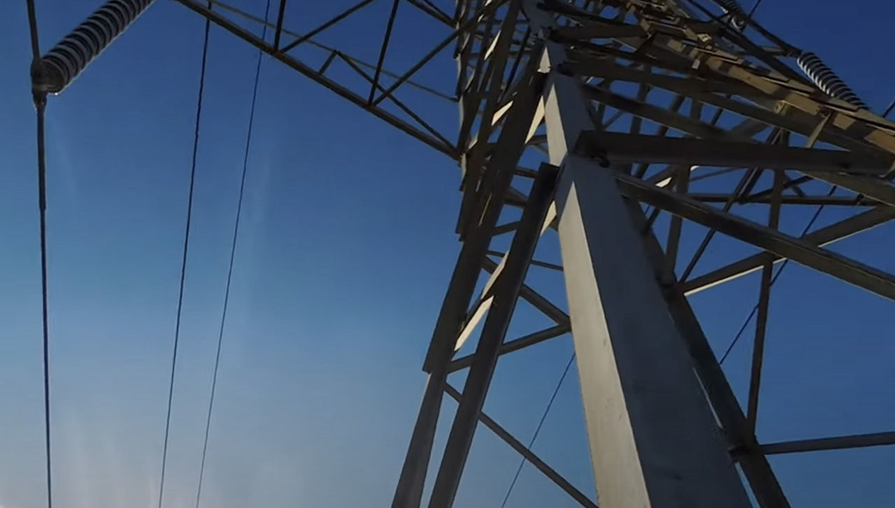 Electric transmission power lines